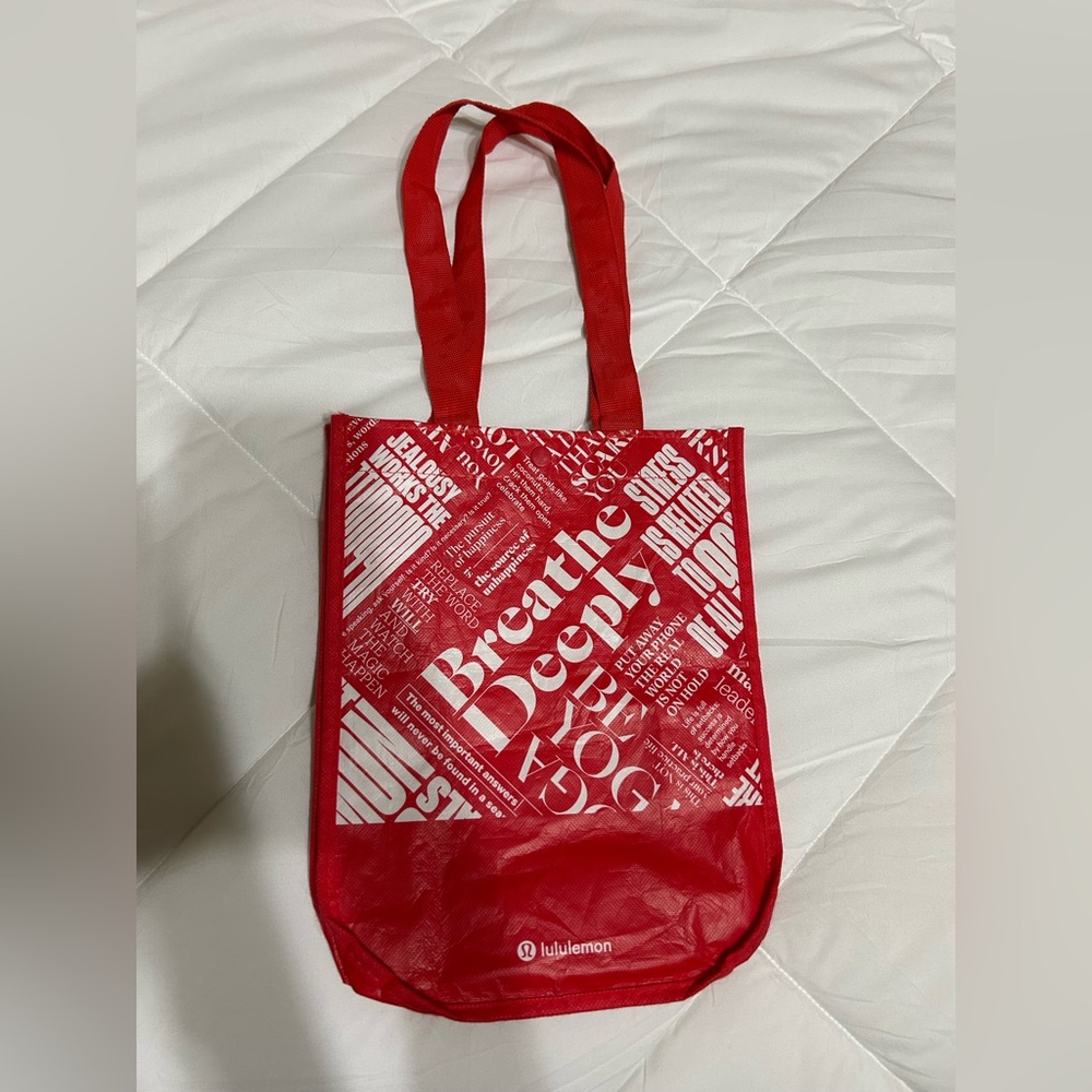 ⭐️5/$15 Lululemon Red White Tote Bag Small
